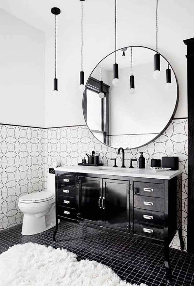The provincial style of the black bathroom cabinet and its lamps is perfect.
