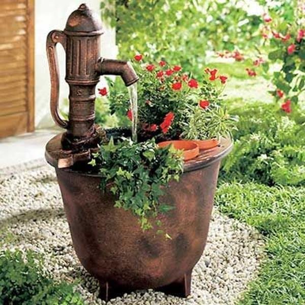 Fountains are excellent decorative items, certainly standing out in the environment while also bringing a classic and sophisticated air with them.