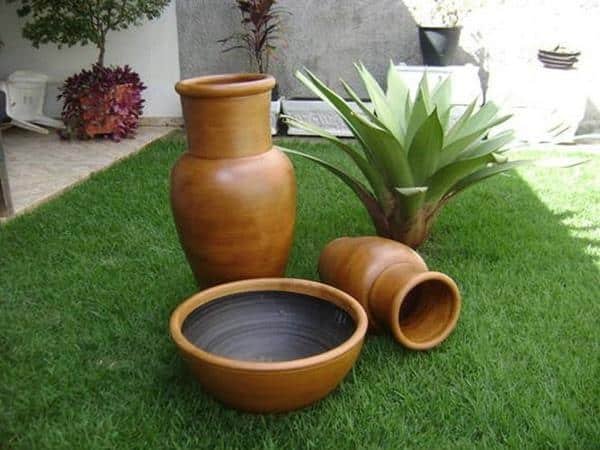 Clay pots are natural and elegant, in addition to fitting practically any style of decoration. Their durability is another positive point that deserves to be mentioned!