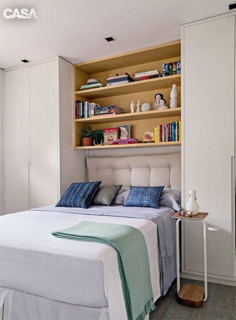 11. It is also worth dividing the space for two planned wardrobes, with a division in the middle where you can include niches and shelves!