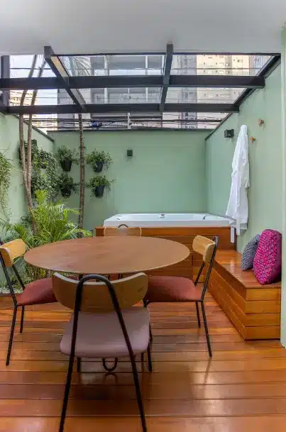 The cost of the pergola varies based on material, size, and installation location – Project: Duda Senna | Photo: Jp Image