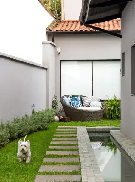 Tons de cinza são perfeitos para quem gosta de cores neutras e que combinam com tudo – Projeto: Mageste & Blinovas Arquitetura | Foto: Renato Navarro