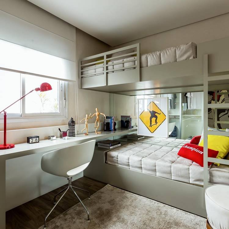 Model of study table for bedroom that made good use of the small space in the room