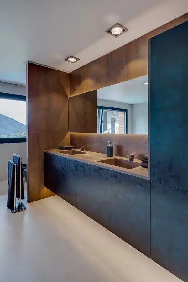 Banheiro decorado com porcelanato aço corten – Foto: Mauricio Gebara Arquitetura