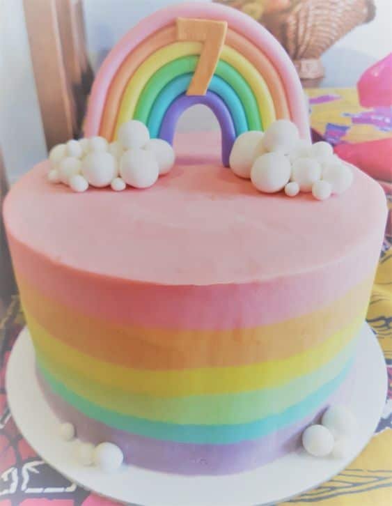 The rainbow can also be in pastel shades, a very cute option for children