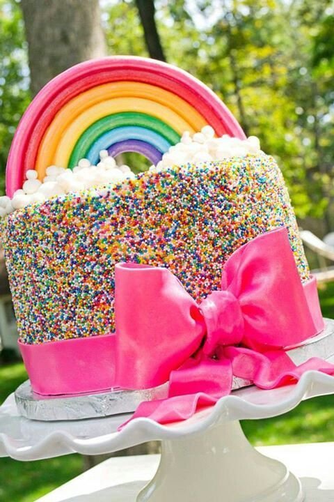 Again, the colorful sprinkles catch our eyes. Here, the pink bow also stands out in the decoration.
