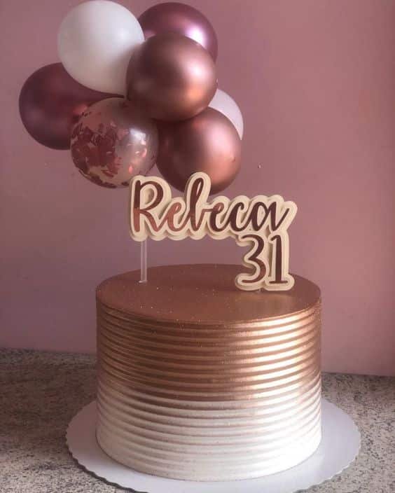 6. The classic confectionery design of the cake top adds beauty and highlights it in any celebration.