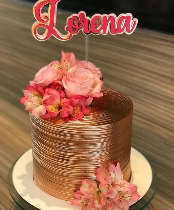 16. Bright colors can complement the cake and add a lively touch.