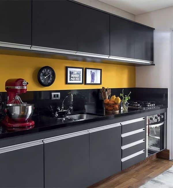 18. Large kitchens benefit from black decor, making the area feel more intimate and comfortable.