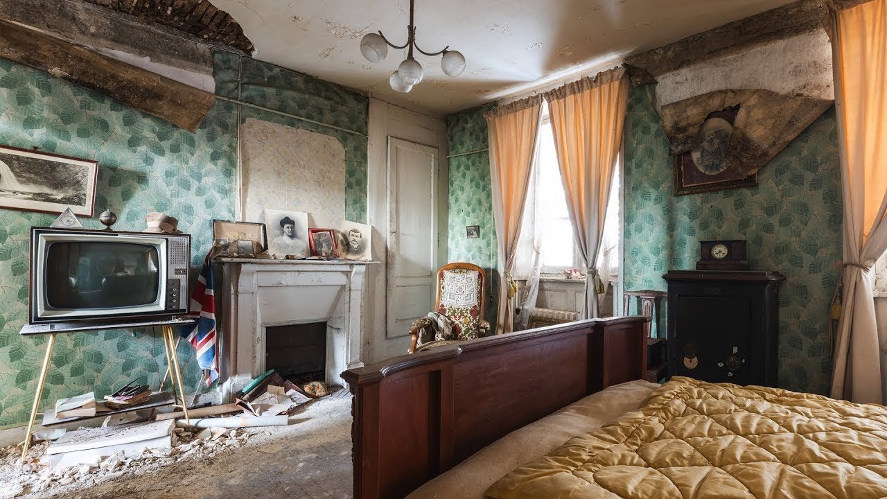 exploring-the-untouched-abandoned-1800s-farmhouse-full-of-antiques