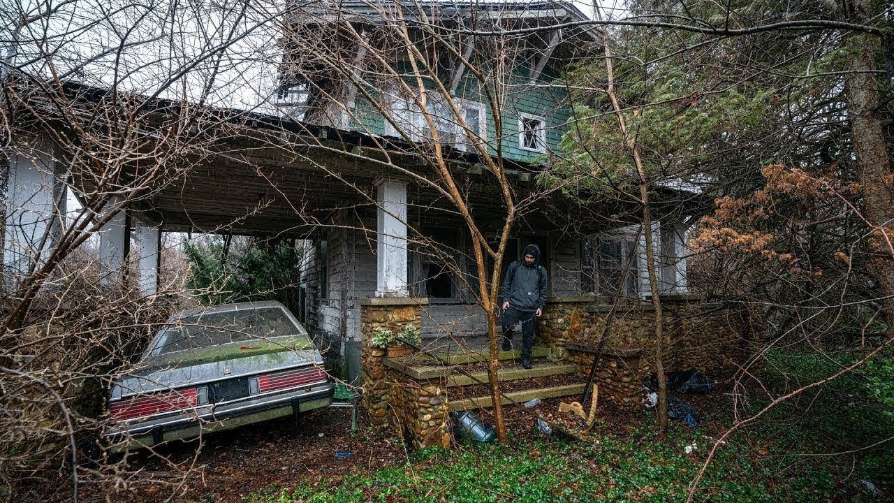 familys-house-left-abandoned-in-the-woods