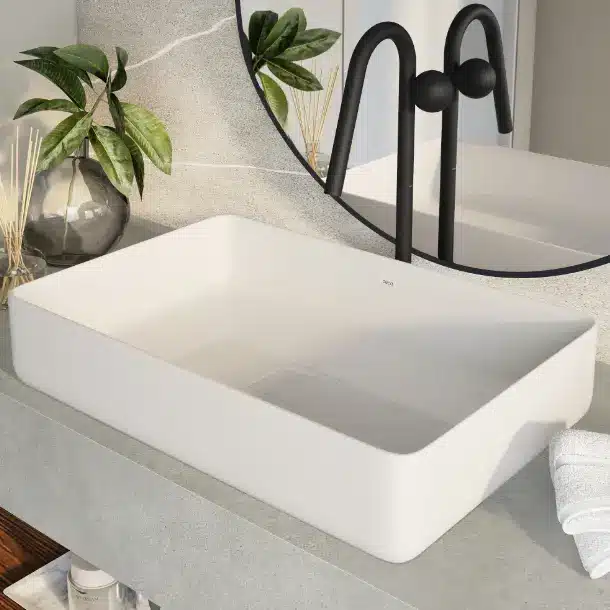 Torneira com filtro integrado para cozinha, proporcionando água purificada com praticidade.