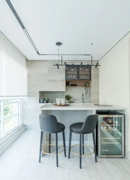 Wall barbecue grill with wooden textures and natural stones design by Rodrigo Baleeiro – Dbale Arquitetura