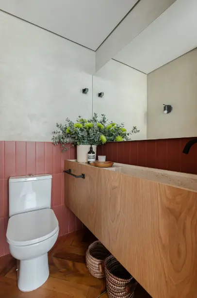 Small bathrooms: invest in large mirrors for a sense of spaciousness – Project: Duda Senna | Photo: Gisele Rampazzo