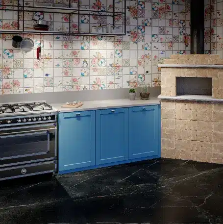 Ceramic for kitchen: Negresco, specified for the floor, is a porcelain inspired by black marble with its striking white and orange veining – Photo: Ceusa