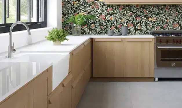 Ceramic for kitchen: the porcelain Vancouver, specified in this floor, brings beauty and sophistication to the space – Photo: Ceusa