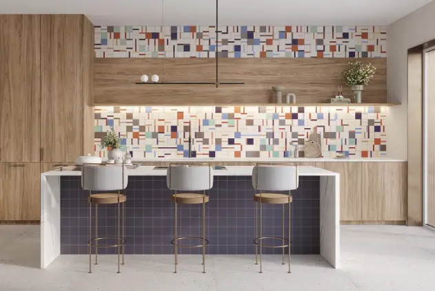 Ceramic for kitchen: porcelain from the Easy Collection applied behind the sink and on the counter – Photo: Ceusa