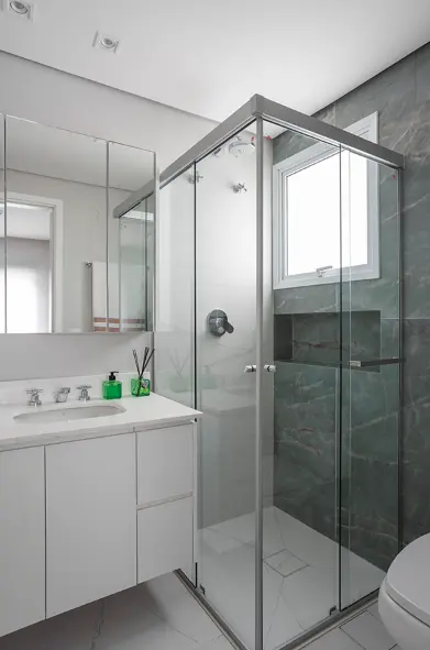 2. Bathroom box: choose models that harmonize with coverings and furniture – Project: Tatu Arquitetura | Photo: Thiago Travesso