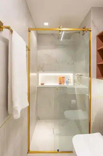 7. Bathroom box: the balance between cost and durability is crucial in choosing – Project: Rafaella Grasnoff – Loft 7 Arquitetura | Photo: Dam Mol