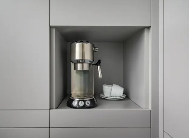 In small kitchens, the tip is to create the coffee corner inside a cabinet – Photo: Shutterstock