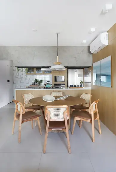 Having an island in the center of the kitchen enhances functionality, offering both a support surface and a dining area.