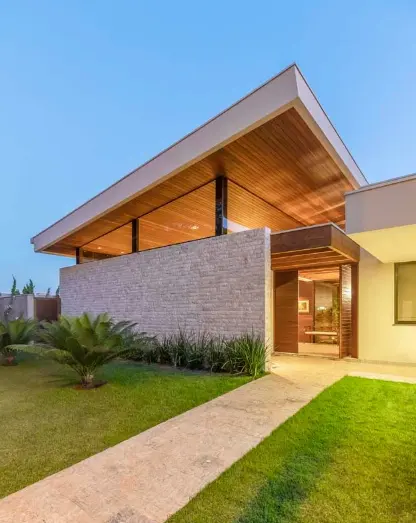 Check local regulations before building house walls – Project: Studio Marlene Ricci | Photo: Photographer R.R.Rufino