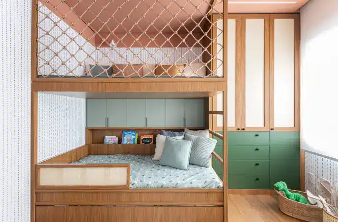 Functional bunk bed + planned wardrobes in this children’s room for a girl – Project: Duda Senna | Photo: Gisele Rampazzo