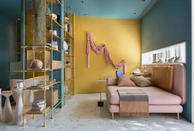 A stylish and tranquil environment with yellow and blue – Project: Melina Romano | Photo: Denilson Machado/CASACOR