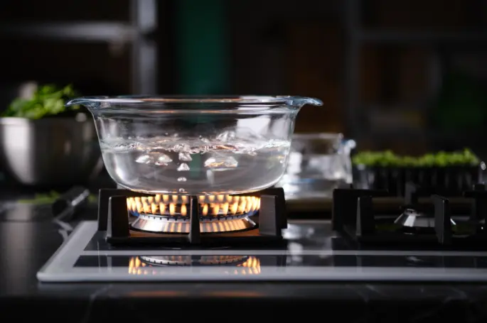 Panela de vidro é atóxica, no entanto, não é resistente e deve ser usada em fogo baixo – Foto: Shutterstock