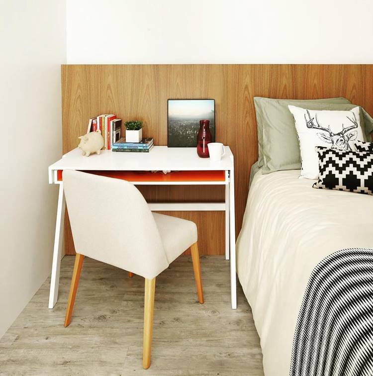 This is a simple study desk model, also compact and full of charm