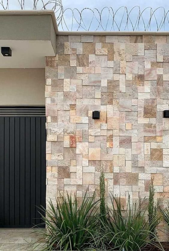 Continuing with suggestions of materials for your modern wall, there are still those with stone finishes, ideal especially for those who like the rustic style.