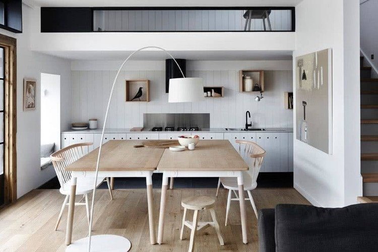 2. Square and rectangular kitchen niches distributed irregularly in different colors add a fun touch to the environment.