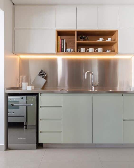 9. Here, various niches in the planned kitchen blend with overhead cabinets in MDF.