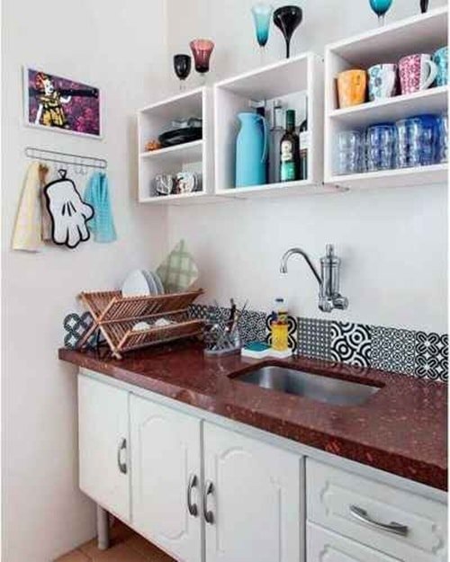 16. In this small kitchen, the decorated niches above the sink made all the difference!