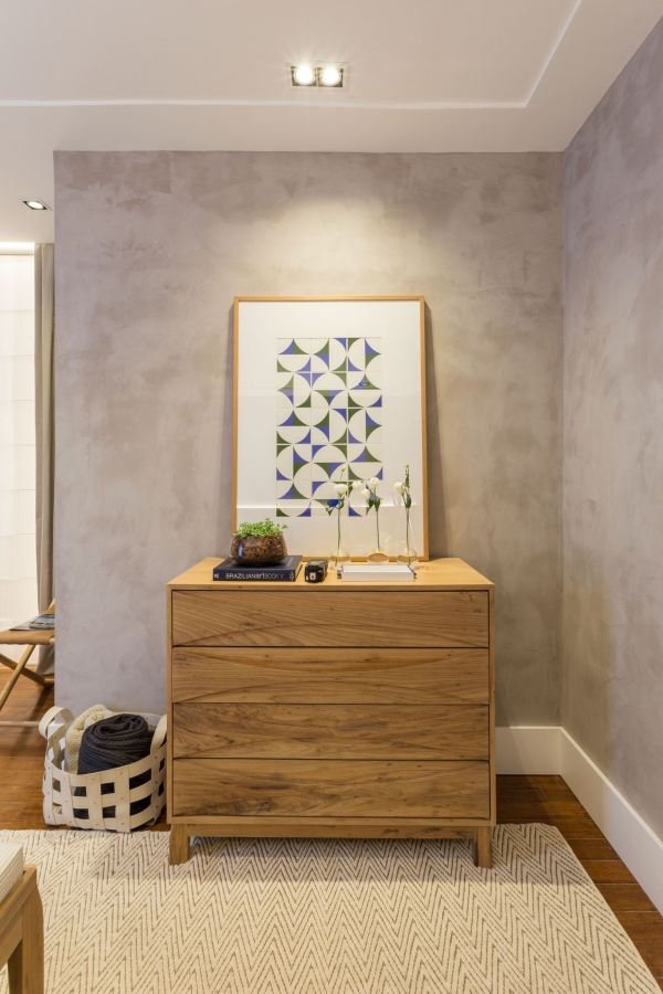 This is a loft-style plaster wall, in gray that resembles burnt cement.