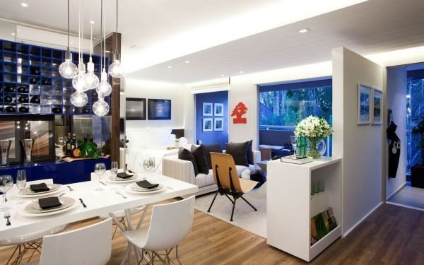 Putting plasterboard on the wall is a great option for those who want a quick and practical job.