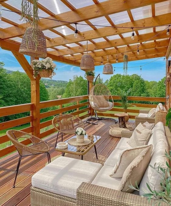 Rusticity is the word of the day in this natural pergola balcony.