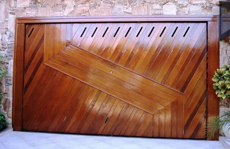 Additionally, you can opt to varnish the entire gate, as varnish acts as a protective layer that can make the wood even more resistant.