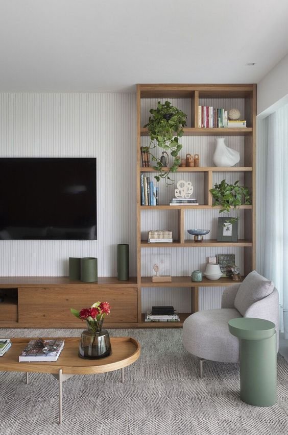 Moreover, such models dispense with the use of a bookshelf and make everything part of the custom furniture, providing excellent cost-benefit.