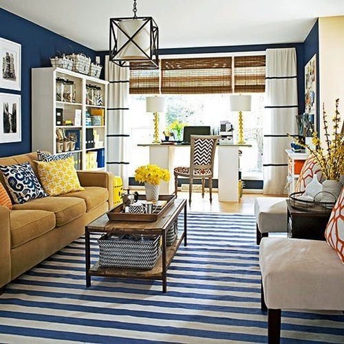 2. You can use shelves to decorate the long room and place a personalized space, such as an office area, at the back of the environment.