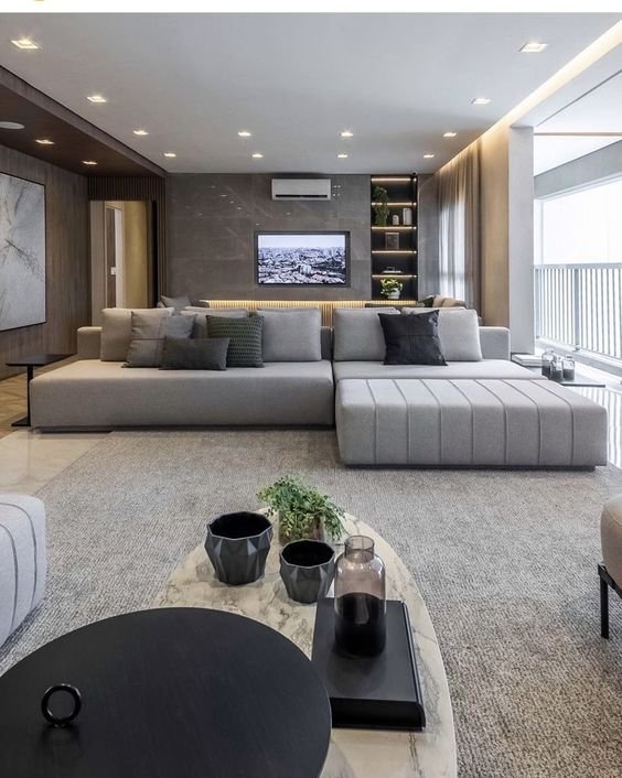 9. The long room can also be divided without any furniture or object between the two spaces.