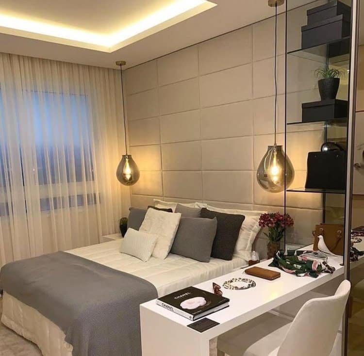 Using molded open cornice in the bedroom results in greater coziness where comfort is essential.
