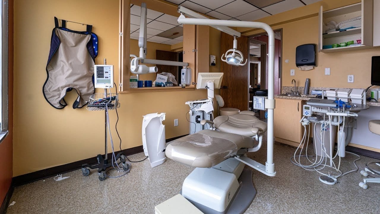 you-wont-believe-whats-inside-this-abandoned-dentist-office