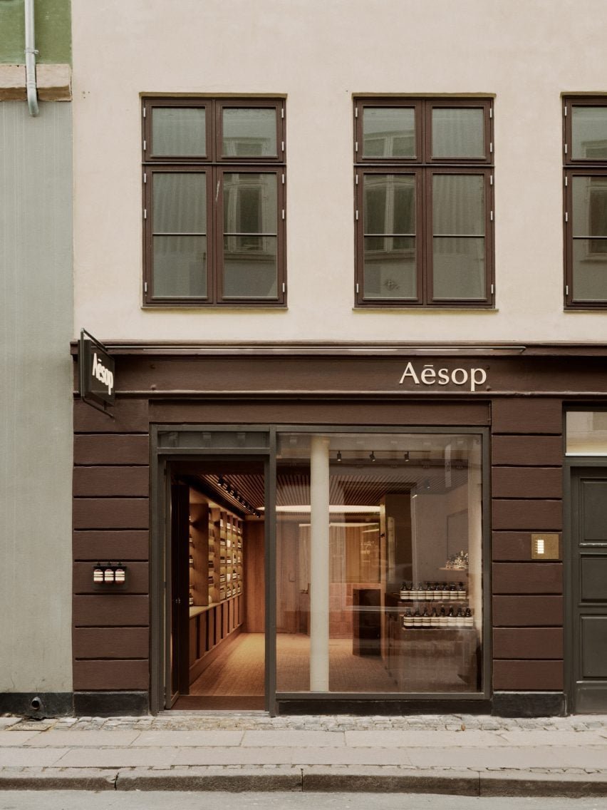 Fachada do Aesop Store em Copenhague.