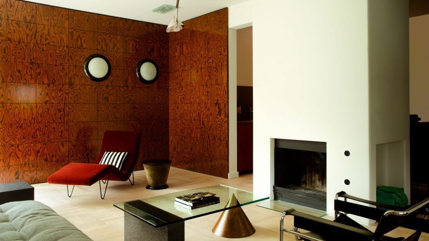 Casa de Amsterdam desenhada pelo DAB Studio com toques contemporâneos.