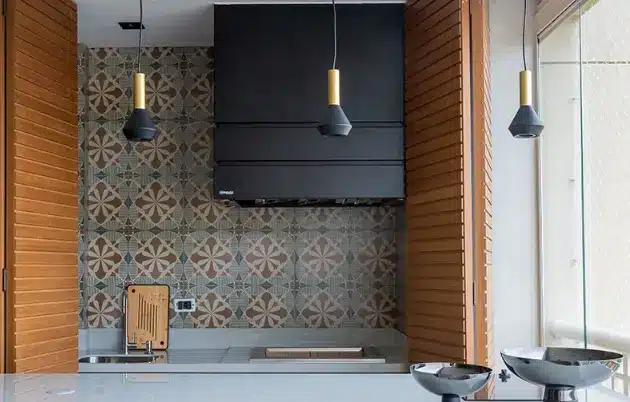 Imagem de um projeto de área de churrasco, mostrando a localização da churrasqueira com detalhes de design.