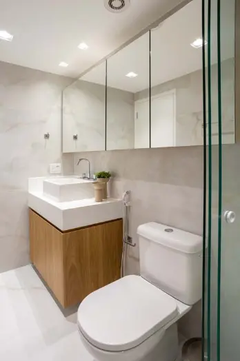 It is necessary to invest in moisture-resistant furniture in bathrooms without windows – Project: Rafaella Grasnoff – Loft 7 Architecture | Photo: Dam Mol