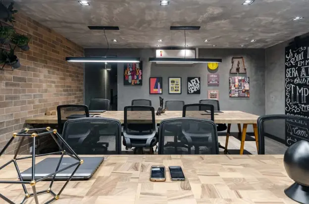 It is essential to consider ergonomics when choosing furniture for modern offices – Project: Jacqueline Fumagalli | Photo: Ronaldo Rizutti