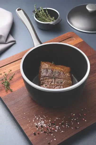 Tramontina Lyon Forged Aluminum Pan with Nonstick Internal Starflon and External Silicone Coating with Lid 20 cm 2.8 L – Photo: Tramontina