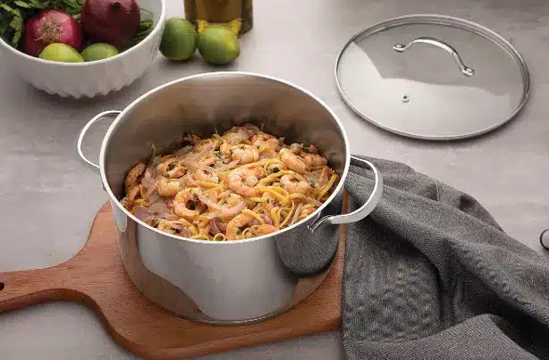 Tramontina Una Stainless Steel Stockpot with Triple Bottom and Glass Lid 16 cm 2.2 L – Photo: Tramontina